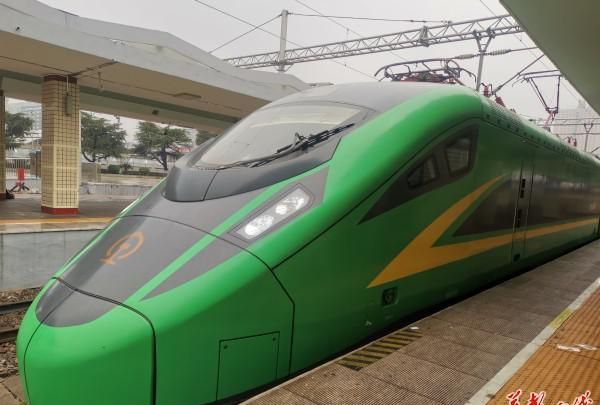长沙火车站首次始发“绿巨人”动车组列车 4月29日开出首趟