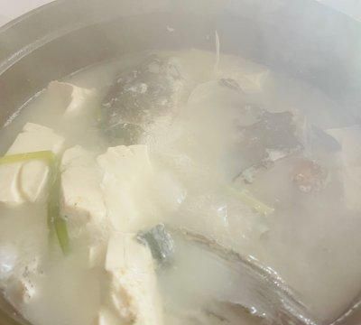 #福气年夜菜#汤鲜味美的鱼头豆腐汤