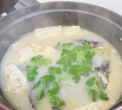 #福气年夜菜#汤鲜味美的鱼头豆腐汤